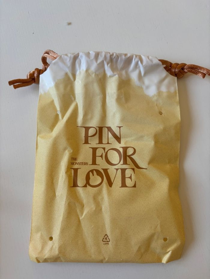 PopMart Labubu The Monsters Pin For Love « B » - photo numéro 4