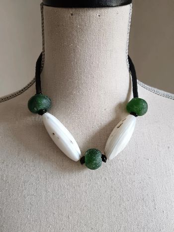 Collier ethnique pâte de verre et calcite rubané