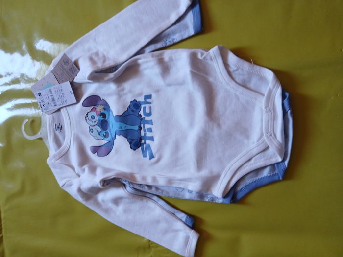deux bodies manches longues disney stitch 18 mois