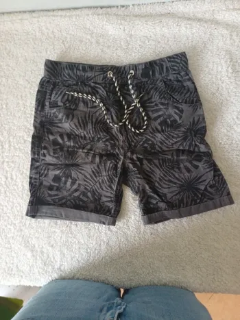 Short imprimé feuilles