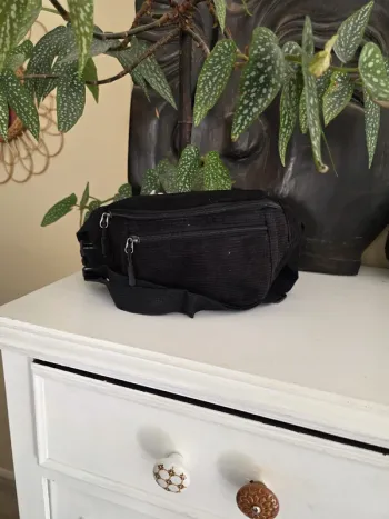 🖤 Banane en velours noir – pratique & stylée