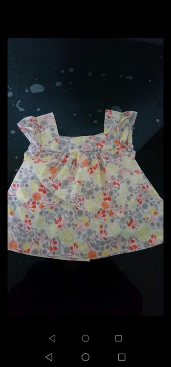 Jolie blouse taille 9 mois