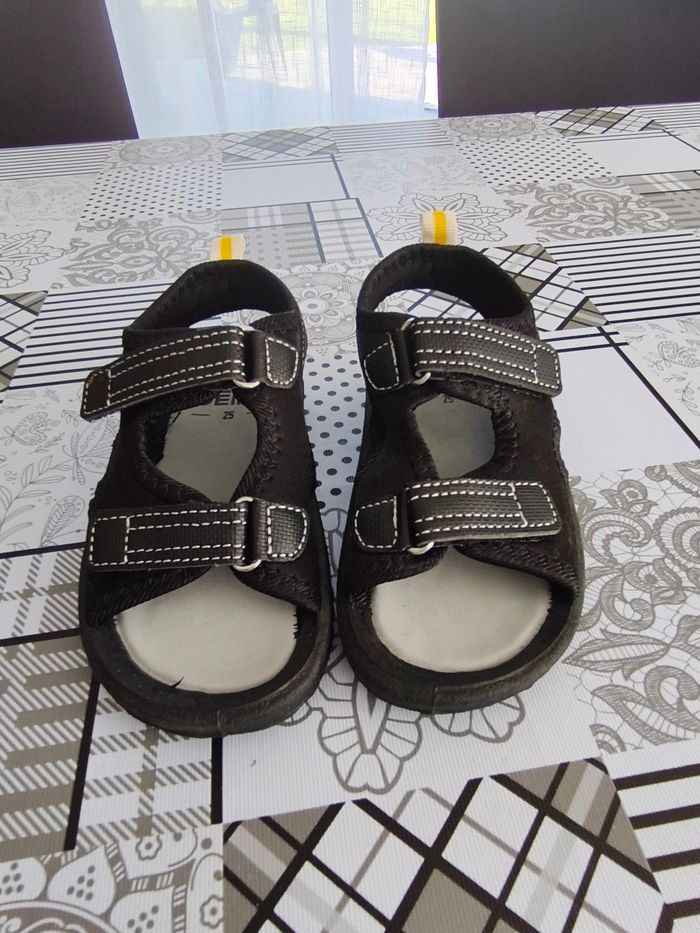 Sandales neuves pointure 25 - photo numéro 4
