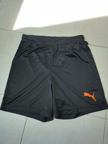Short de sport puma taille 13-14 ans 