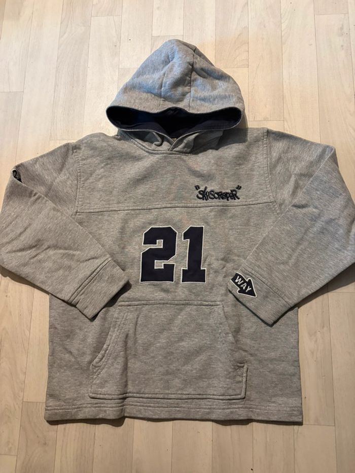 Sweat gris et bleu marine 12 ans in extenso à capuche