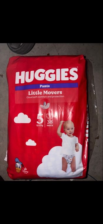 Huggies pants ,Little movers ,taille 5(12 à 17kg)