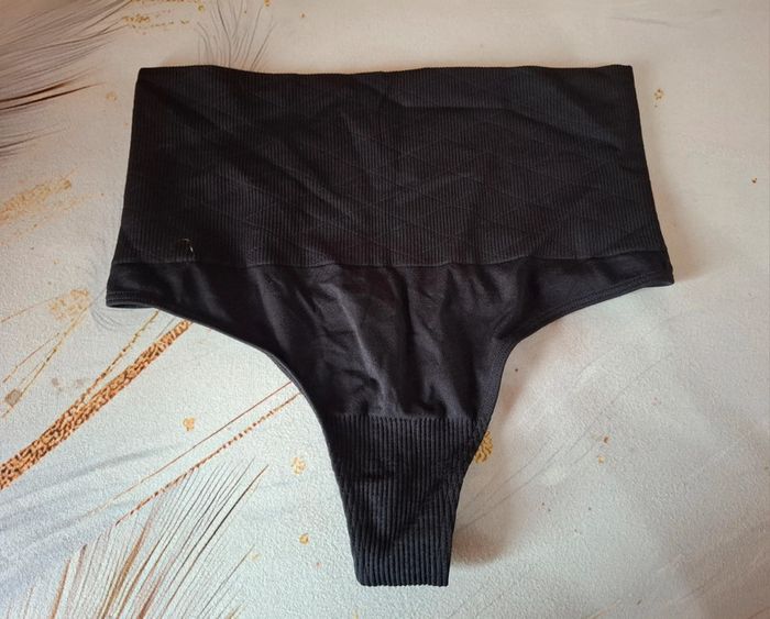 Gaine string
