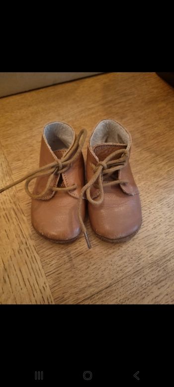 Chaussures en cuir t.19