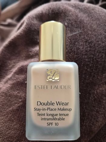 Fond de teint Double wear 1N1 ivory nude de Estée Lauder 