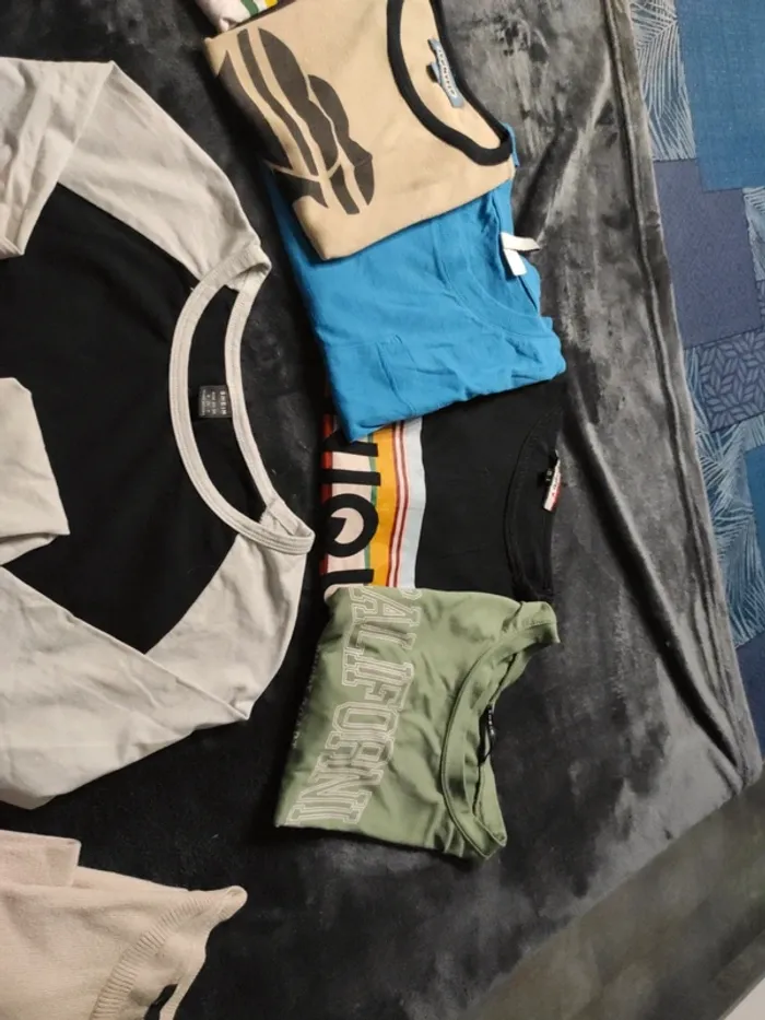 Lot 10 t-shirts et 1 pull fille Taille S divers marques - photo numéro 5