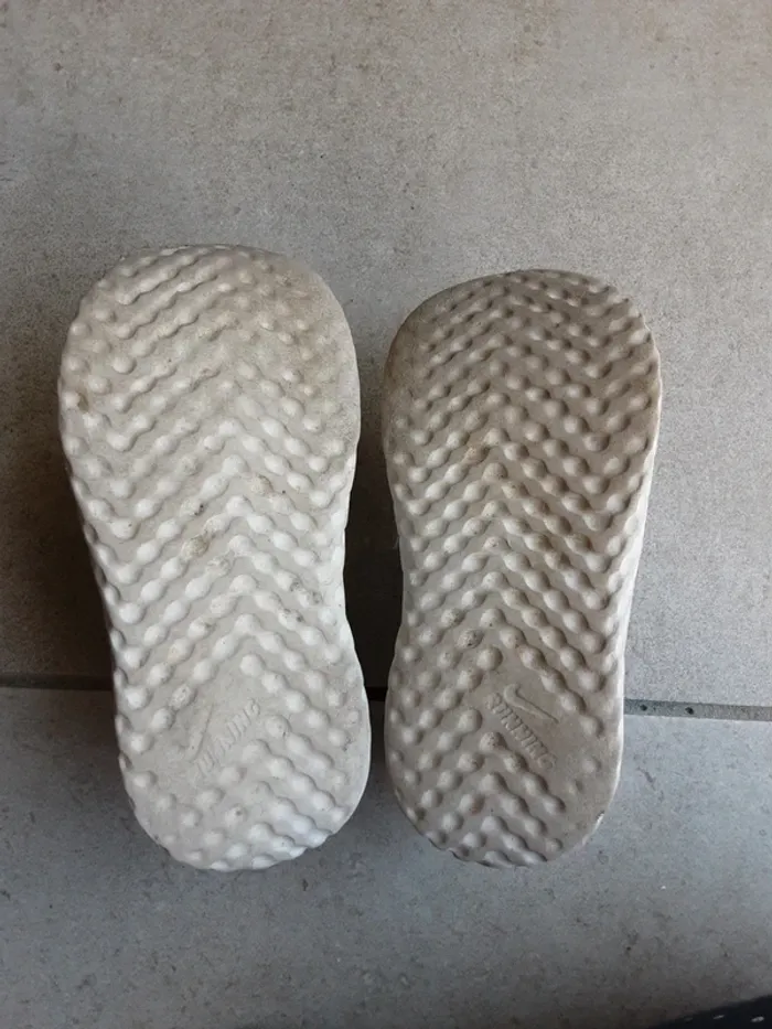 Basket nike blanc P. 25 - photo numéro 4