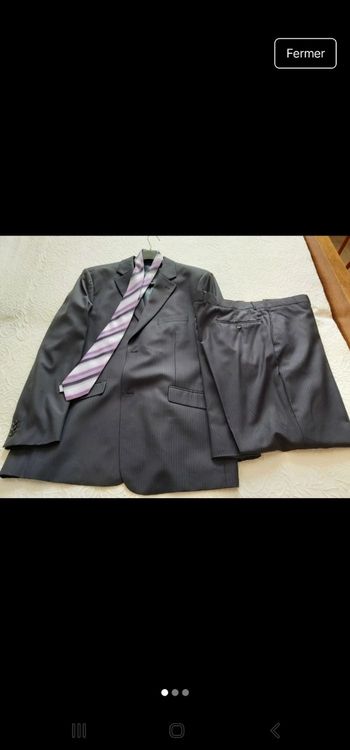 Costume avec cravatte