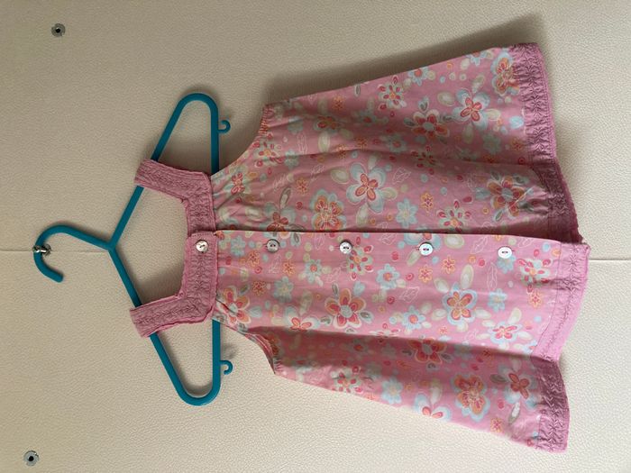 blouse sans manche fleuri encolure brodée taille 12/18 mois - photo numéro 3