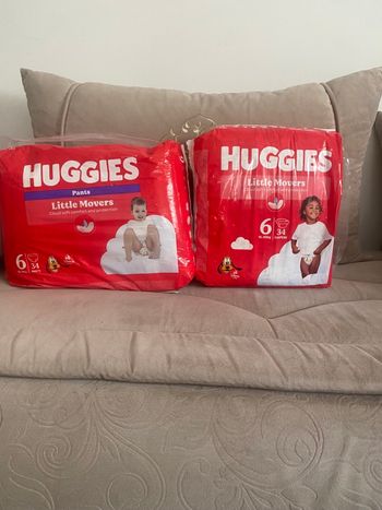2 sacs de couches Huggies taille 6