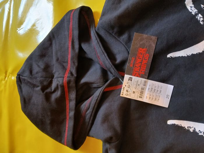 sweat haut a capuche stranger things  M - photo numéro 3