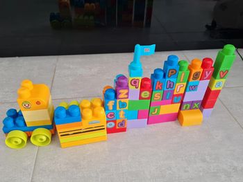 Cubes Mega Bloks alphabet