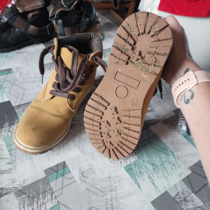 Boots beige 37 semelle impeccable griffure - photo numéro 2