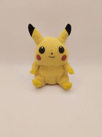 Pokémon - Pikachu - Hasbro plush 1999