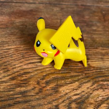 Figurine Pokémon pikachu