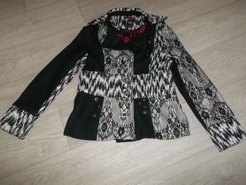 Veste 101 IDEES noire et blanche dentelle 20% laine taille 40 TBE