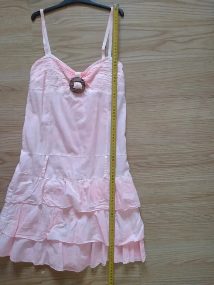 Robe courte a bretelles. Femme. Rose.
Taille 36 - photo numéro 15