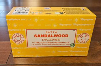 Bâtons Encens - Satya Sandalwood (Bois de santal) - Boite de 12 paquets de 15g (total 180g)