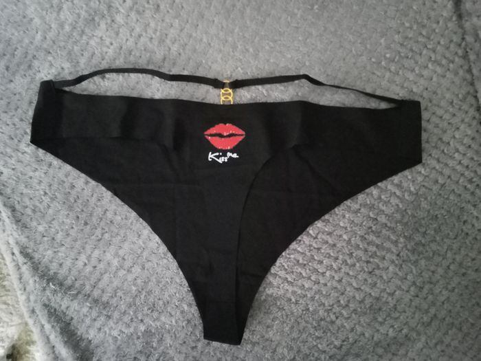 Joli string tout soyeux