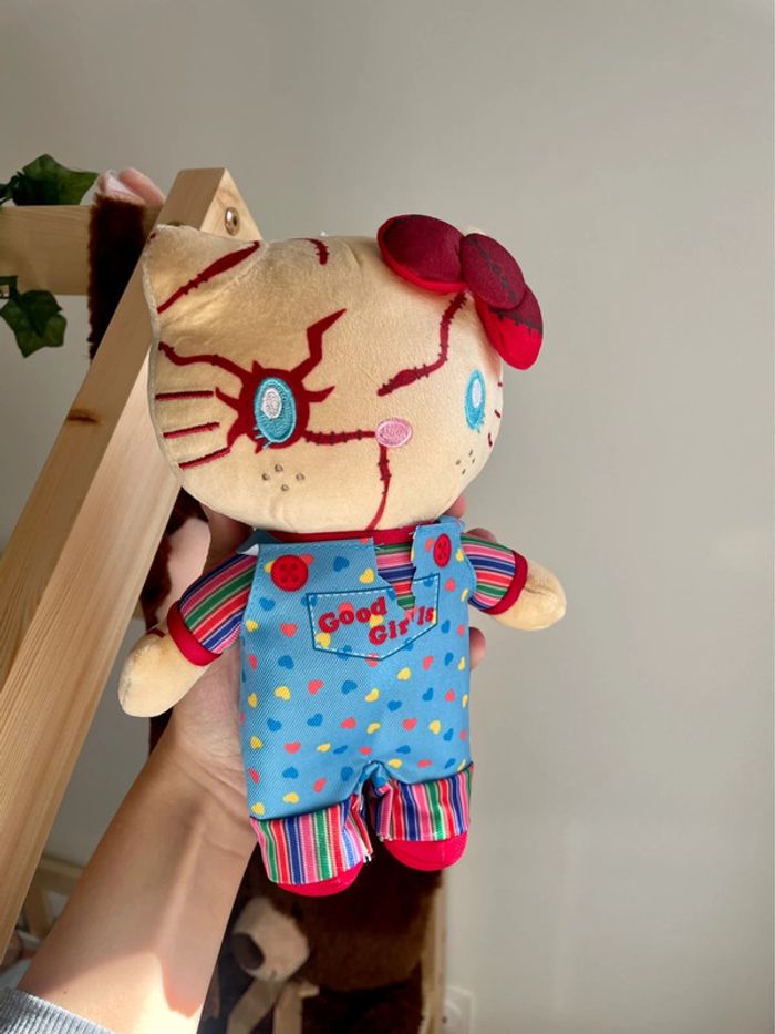 Peluche Sanrio Hello Kitty x CHUCKY - photo numéro 4