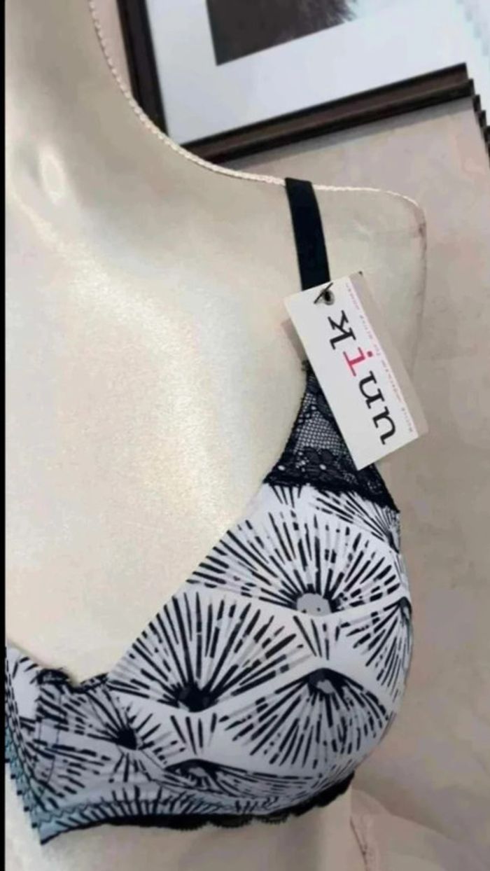 Soutien-gorge - photo numéro 2