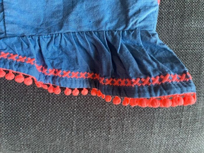 Robe bleu broderie rose  H&M - photo numéro 4