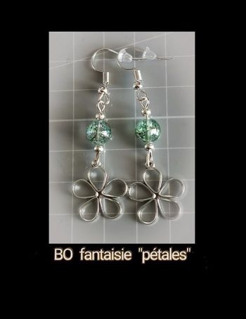 Boucles d'oreilles pendantes "Pétales" en métal argenté