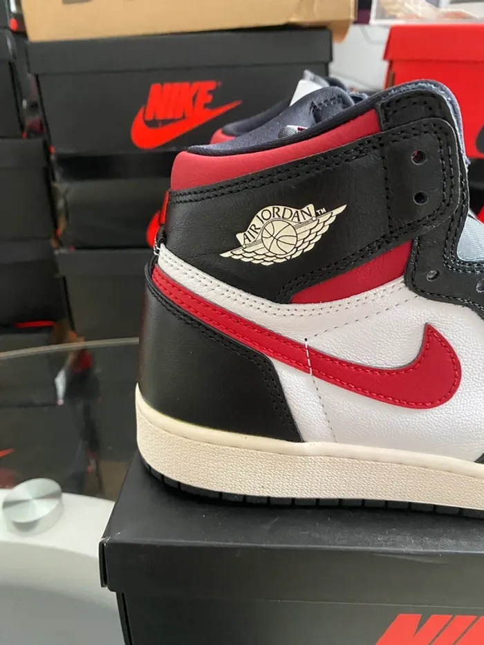 Jordan 1 high retro noir gym red - photo numéro 14