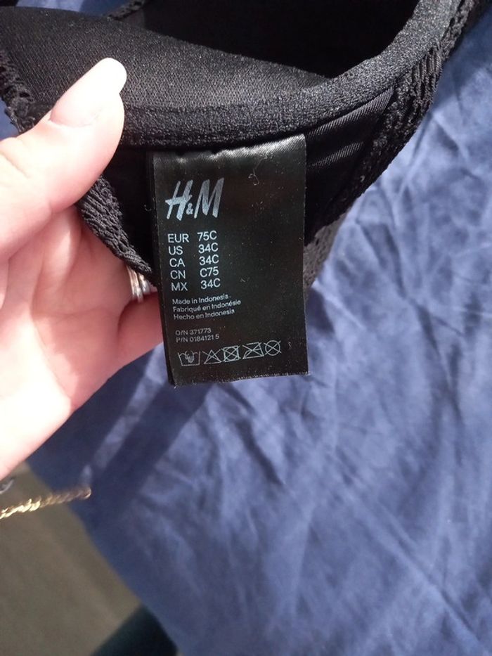 Haut de maillot de bain noir. Taille 75C. H&M - photo numéro 4