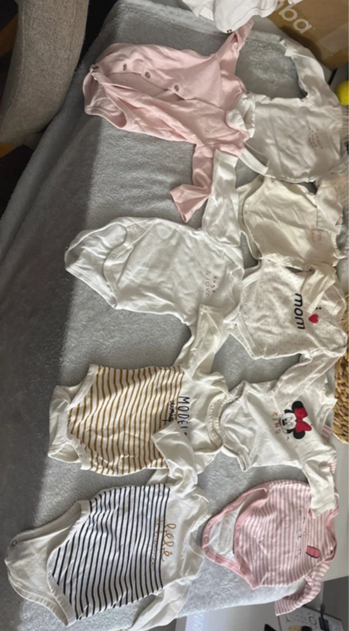 Lot de 17 bodies  bébé fille - photo numéro 2