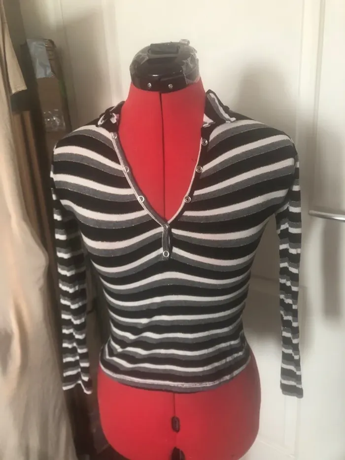 Haut col V femme 👚 - photo numéro 2