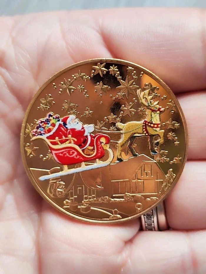 Pièce commémorative de Noël neuve - photo numéro 9