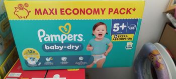 Couches Pampers taille 5+