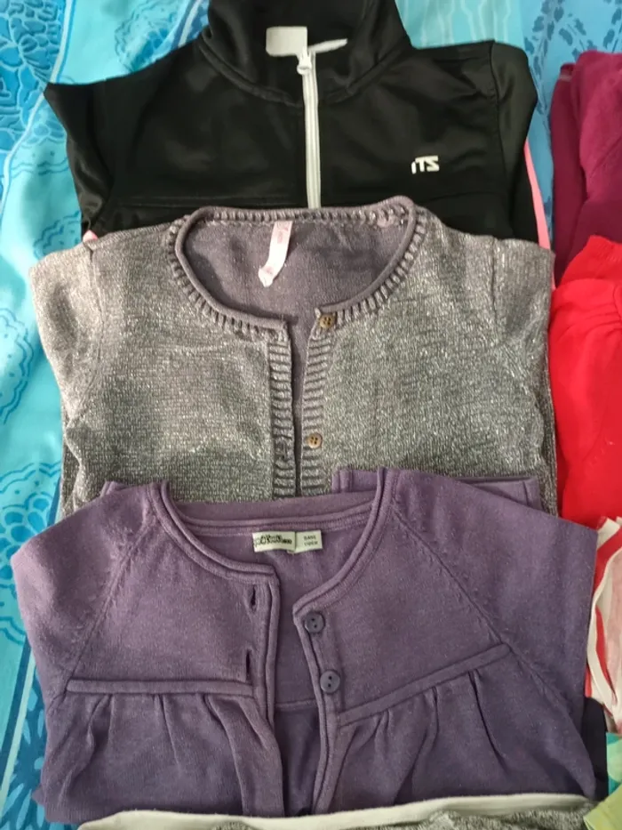 Pull, gilet, t shirt 5 ans - photo numéro 2