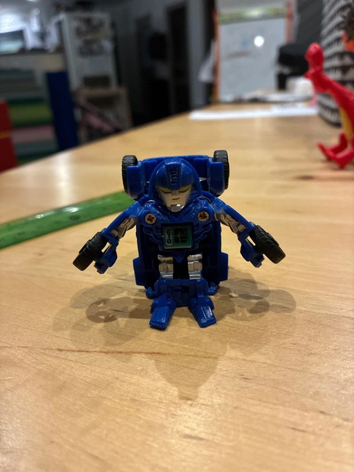 Hasbro 2011 Tomy Mini Bot Shots Mirage Transformer
