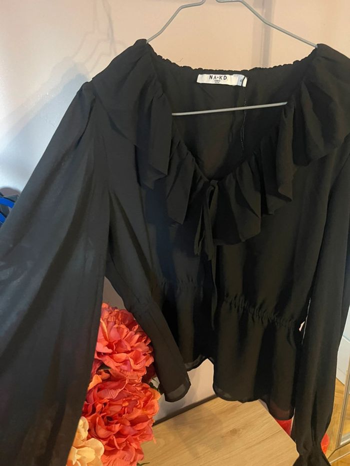 Blouse à volants NA-KD