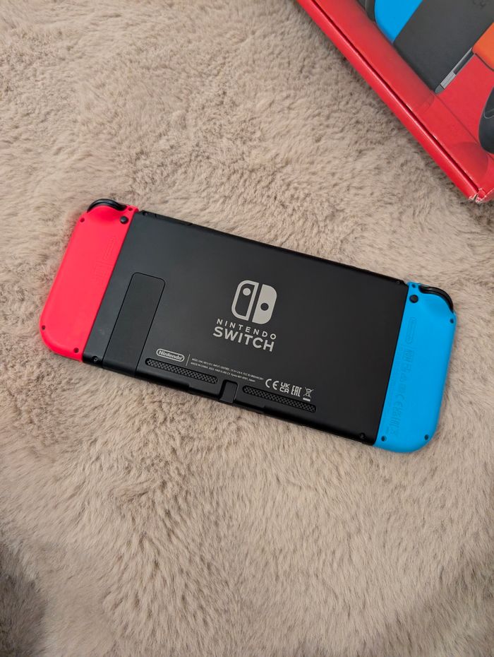 Pack Nintendo Switch + accessoires (verre trempé, boîtier jeux)  Excellent état - photo numéro 5