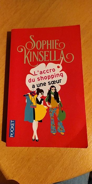 L'accro au shopping a une soeur
