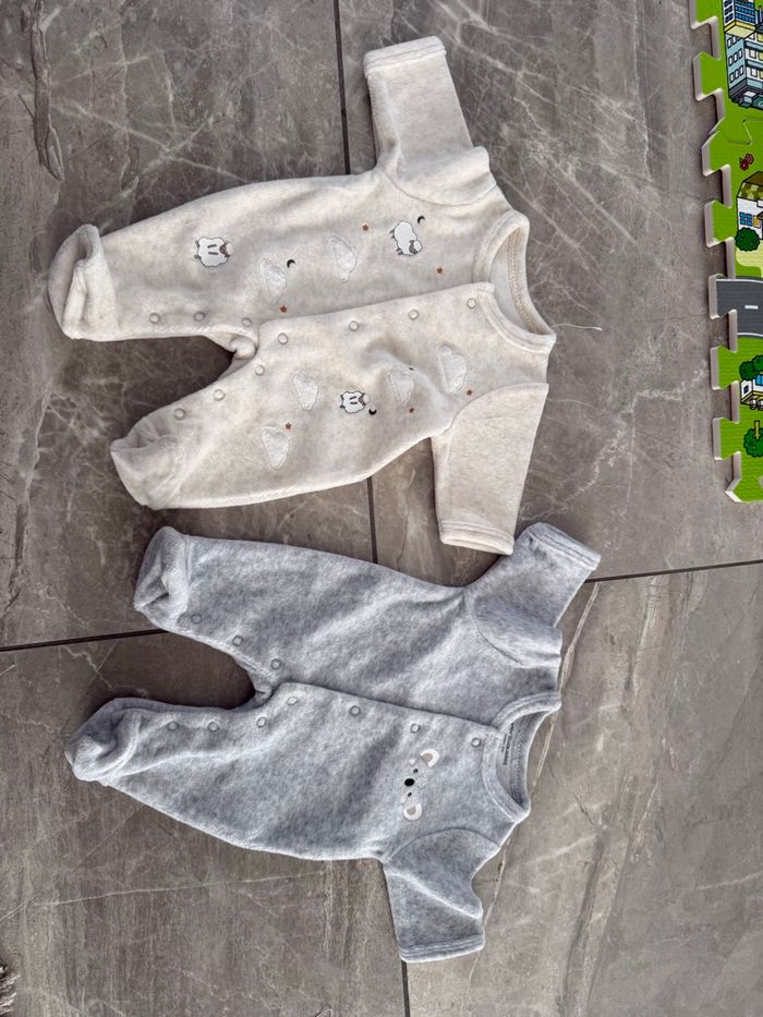 2 pyjamas en velours - photo numéro 2