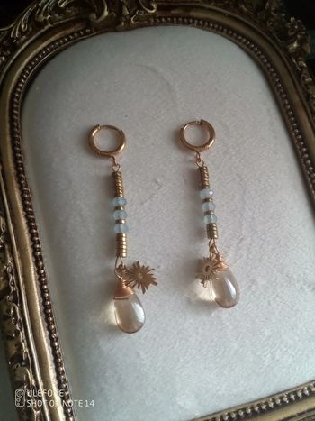 Boucles d'oreilles bohèmes gouttes en verre de champagne et pierres naturelles aigue marine