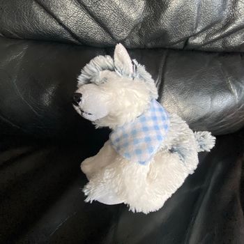 Doudou peluche husky gris et blanc mel o design gmbh foulard bleu et blanc 20cm
