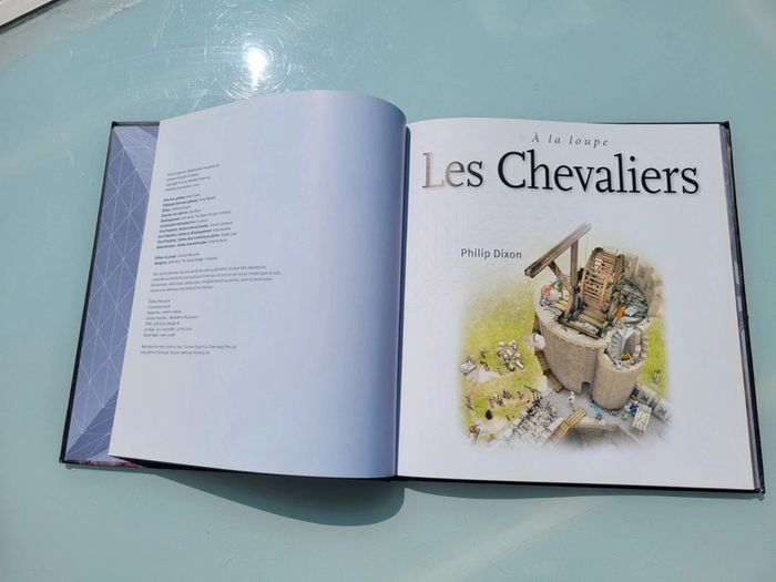 Livre Les Chevaliers 🛡 à la loupe, éditions Larousse (48) - photo numéro 4