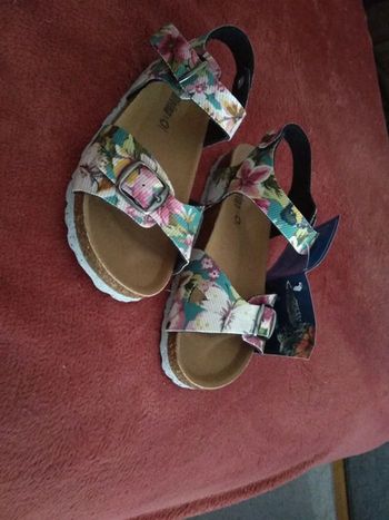 Sandales en matériaux recyclés