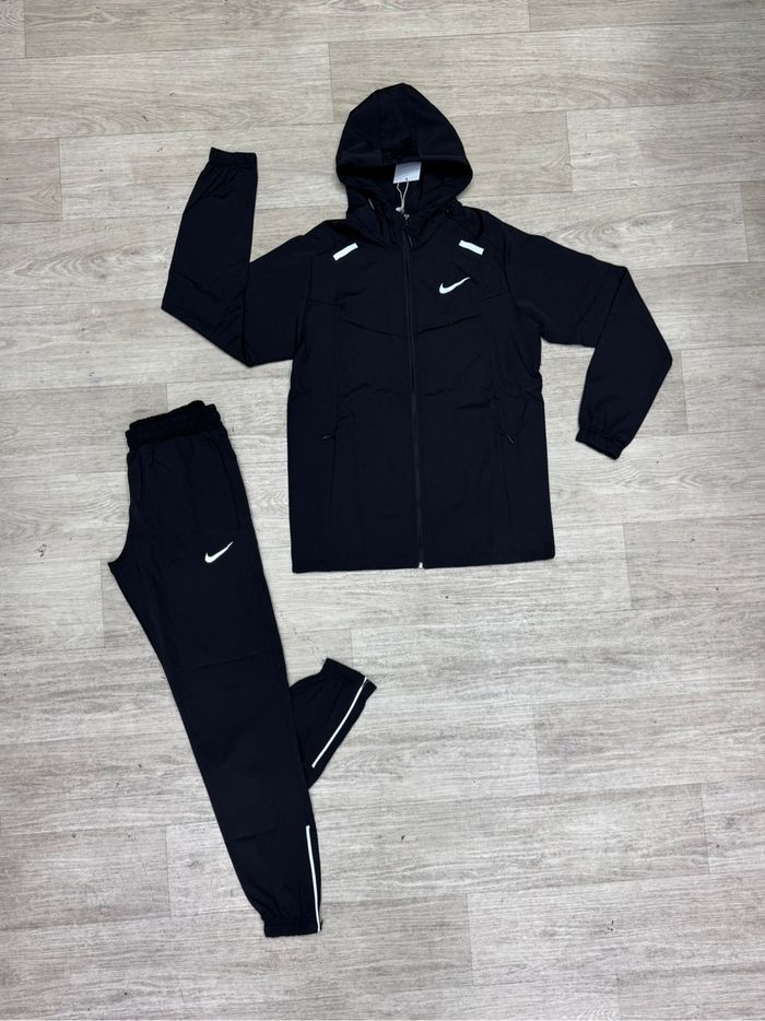 Ensemble, Nike