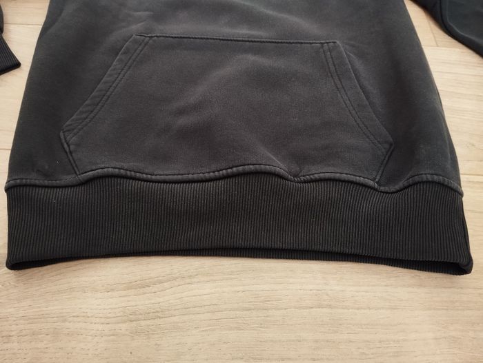 Sweat Tommy Hilfiger Taille : L ( je pense 10/12 ans) Prix : 20 € - photo numéro 8