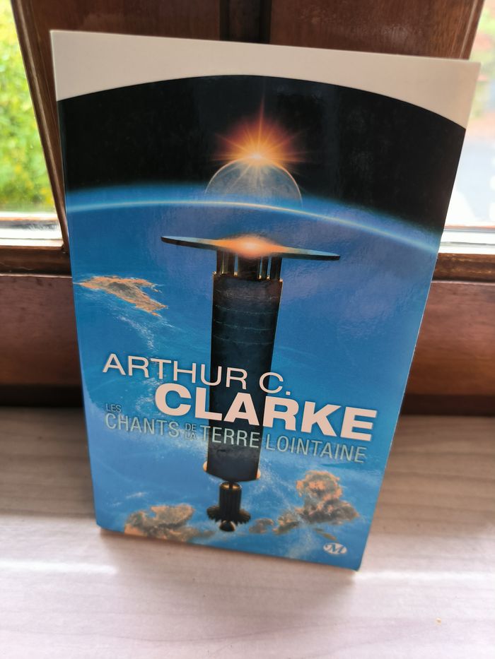 livre Les Chants De La Terre Lointaine - Clarke Arthur C en tres bon etat ref EC